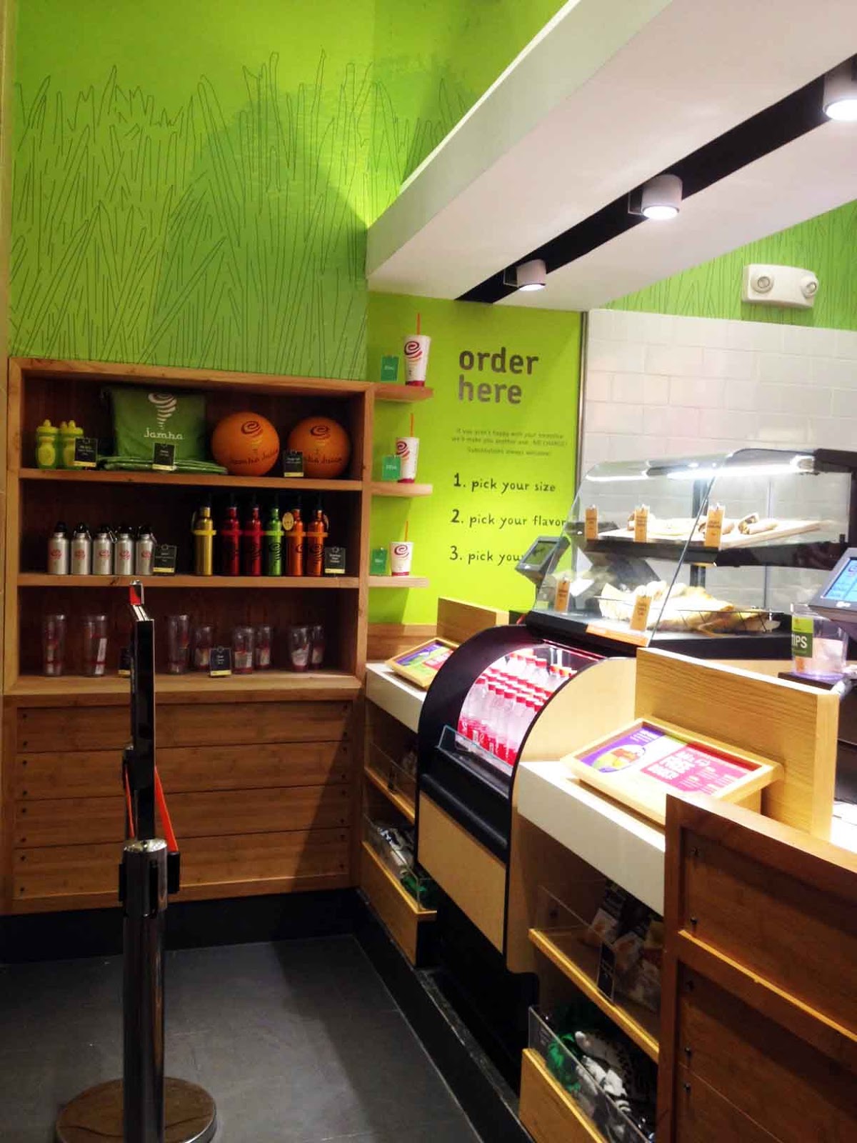 Jamba Juice Blending Jambalicious Drinks at Robinson's Magnolia The