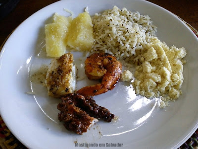Restaurante Paraíso Tropical: prato feito com os itens do Camarão, Polvo e Peixe