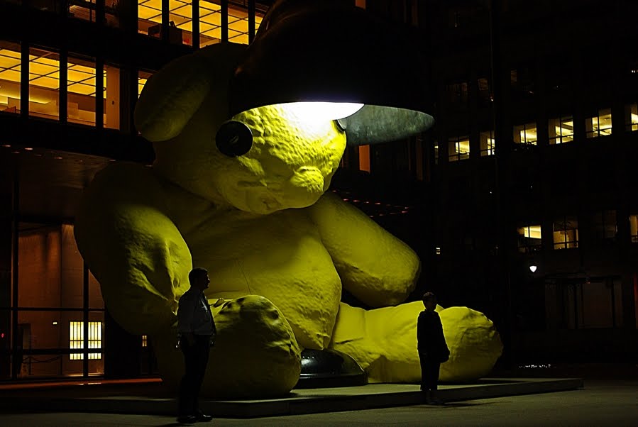 Walk in New York Park Avenue Urs Fischer Giant yellow teddy bear
