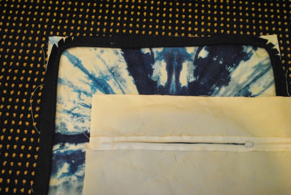 Tutorial - how to sew a pillow with custom welting Tutorial - how to sew a pillow with custom welting