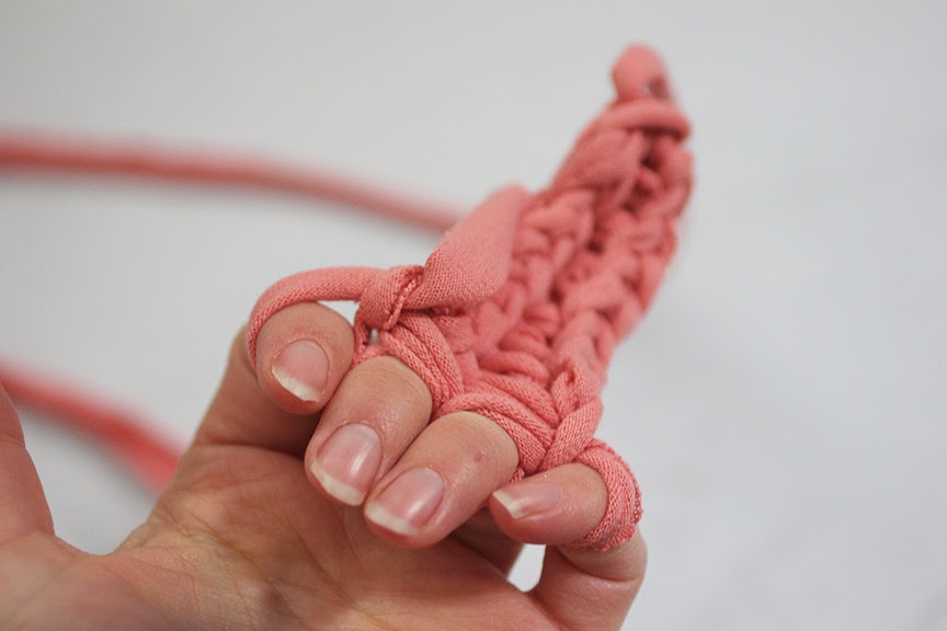 Repeat Crafter Me How to Finger Weave a Necklace with Tshirt Yarn