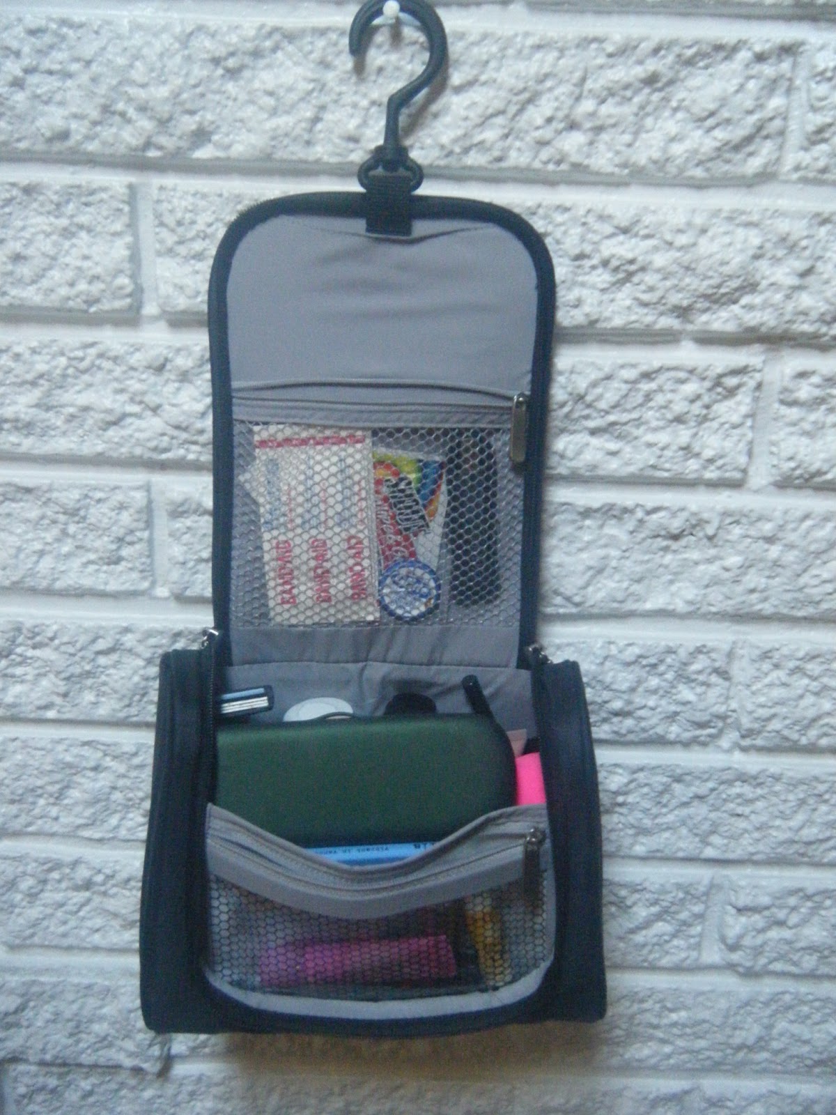 Shereen Travels Cheap Review & Giveaway Travelon Compact Hanging