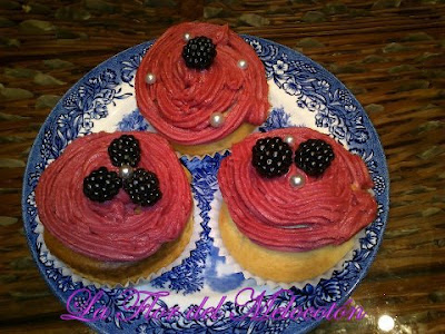 Cupcakes De Vainilla Y Mora Con Buttercream De Moras
