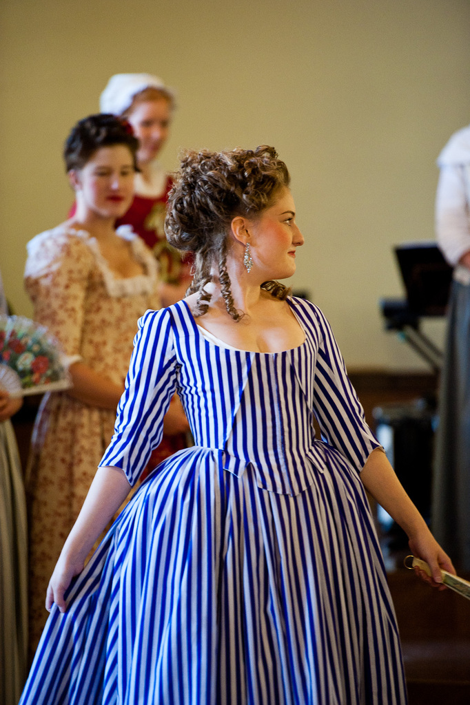 Rococo Atelier 1780's striped robe à l'anglaise at Kuninkaan päivä