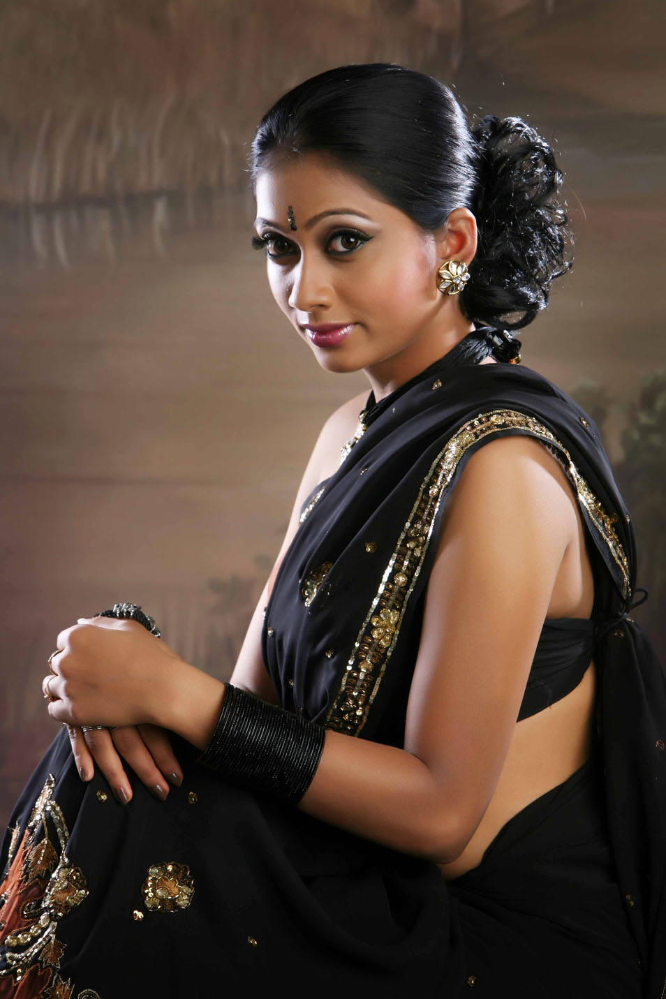 Udaya Tara Photoshoot in Saree1 - Actress Udaya Tara Hot Photoshoot in Saree