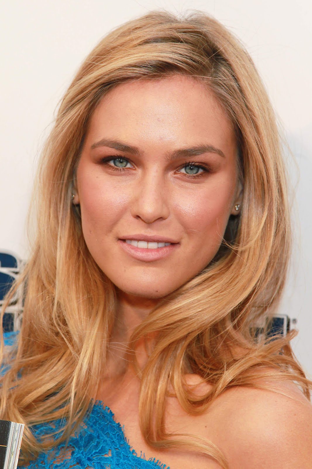 http://3.bp.blogspot.com/-QJaZ3wVHbCI/Tzt4riFDRzI/AAAAAAAAF-w/q74rt2rzll4/s1600/bar-refaeli-si-swimsuit-3.jpg