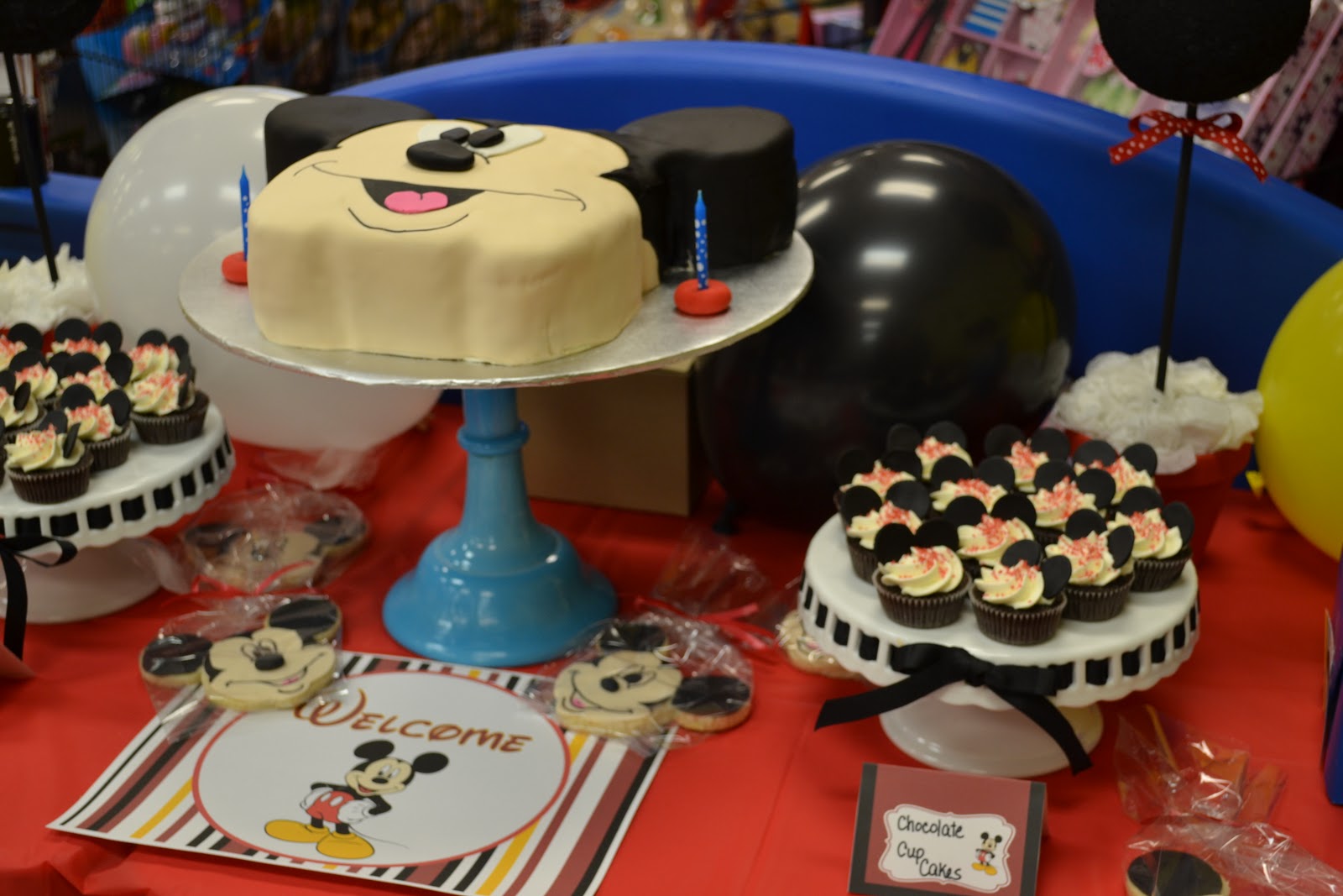 life's sweet: Mickey Mouse Dessert Table