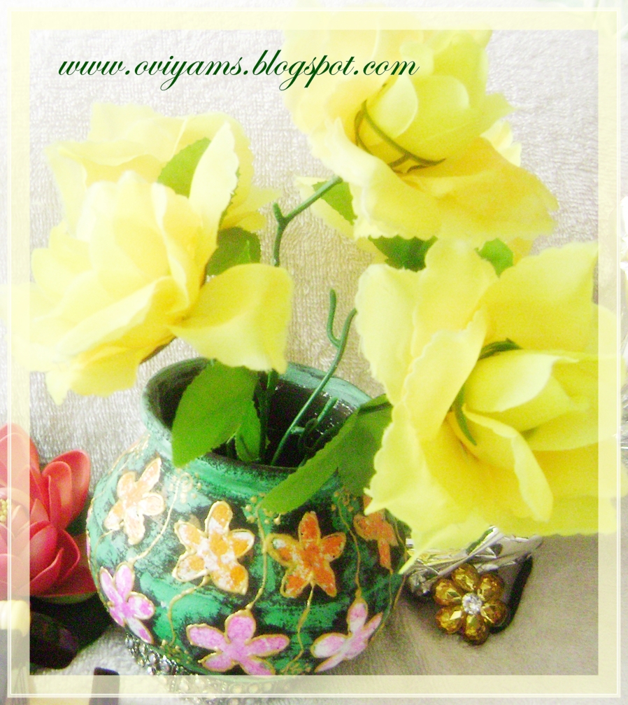 Oviyam Art & Crafts A Simple Mud Pot Painting