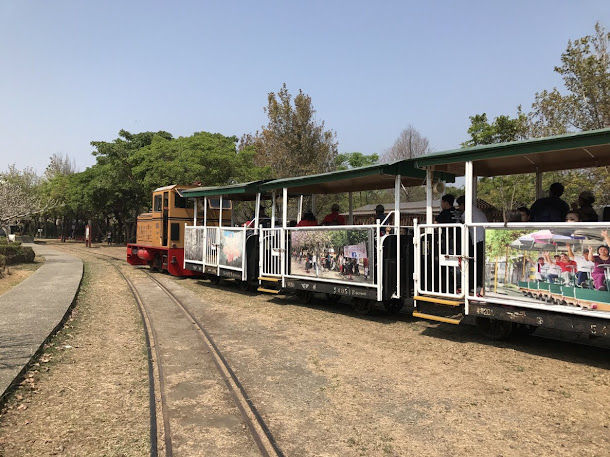 林全強調,蒜頭糖廠五分車非常有特色,要讓它成為台灣的瑰寶。 林全強調,蒜頭糖廠五分車非常有特色,要讓它成為台灣的瑰寶。