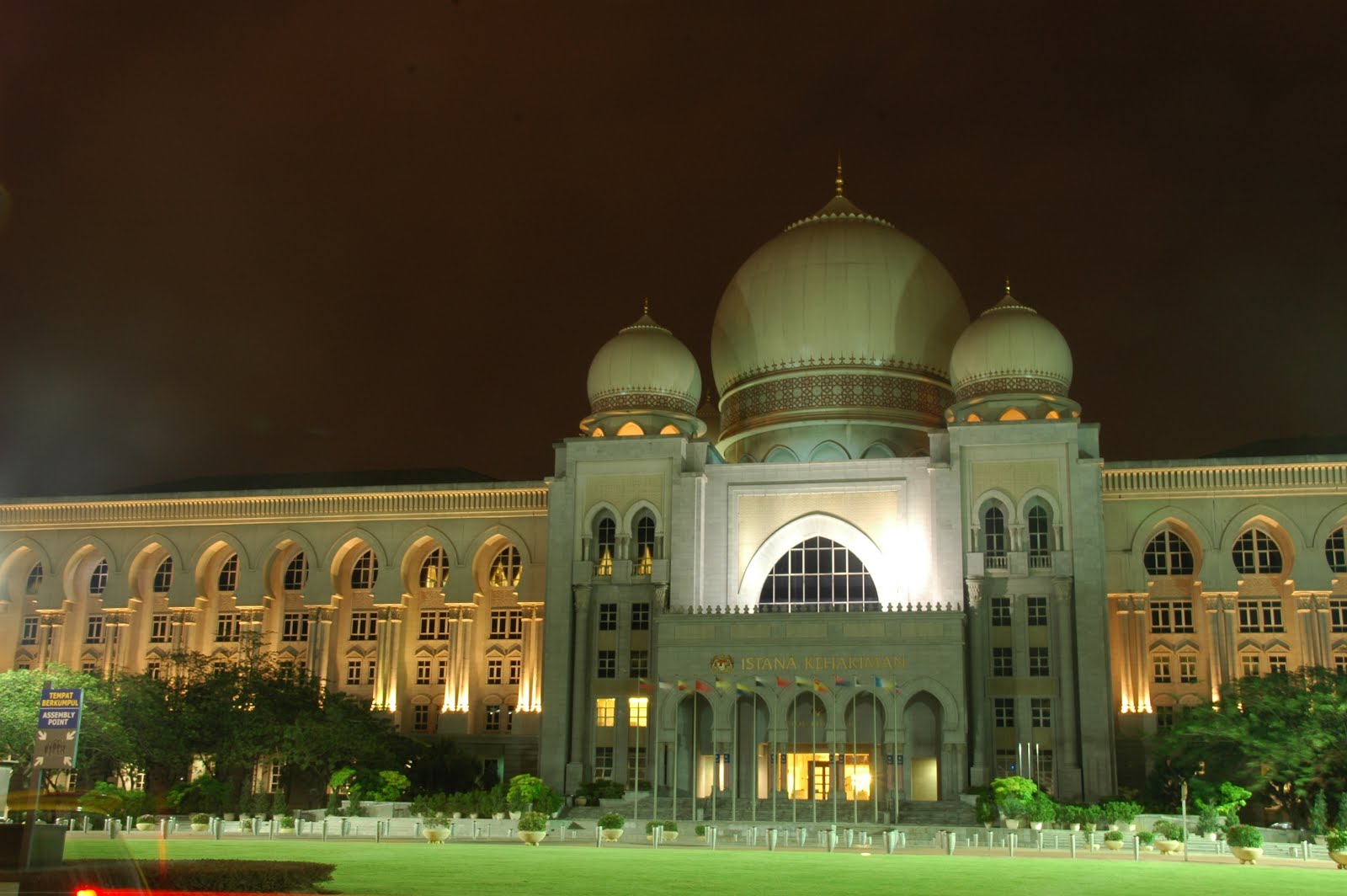 Maksud Mimpi Kawan Kawin