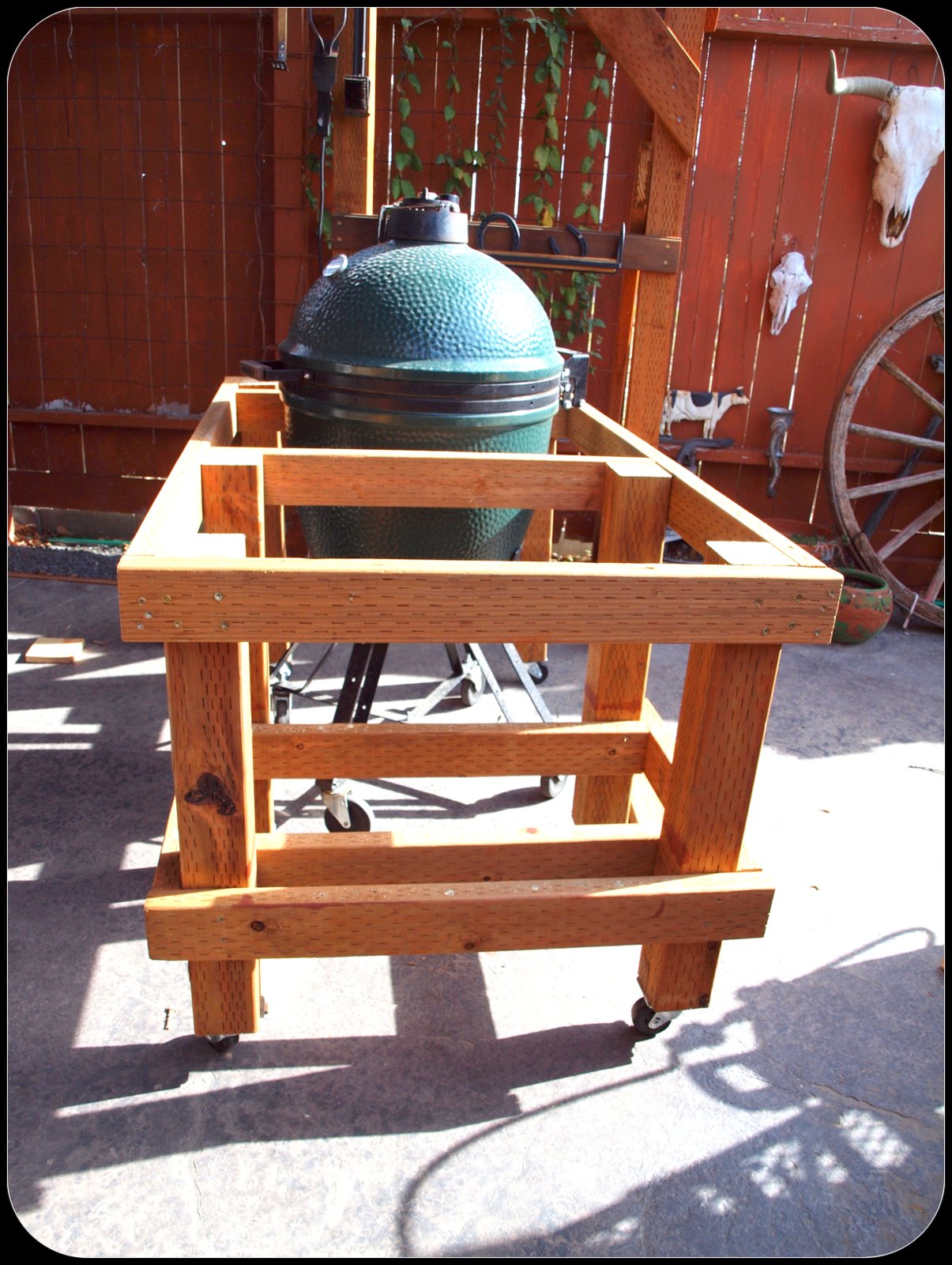 Woodworkin' & Good Eats Big Green Egg Table