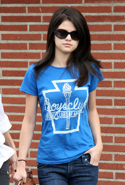 selena gomez outfits for summer. Selena Gomez wearing a black