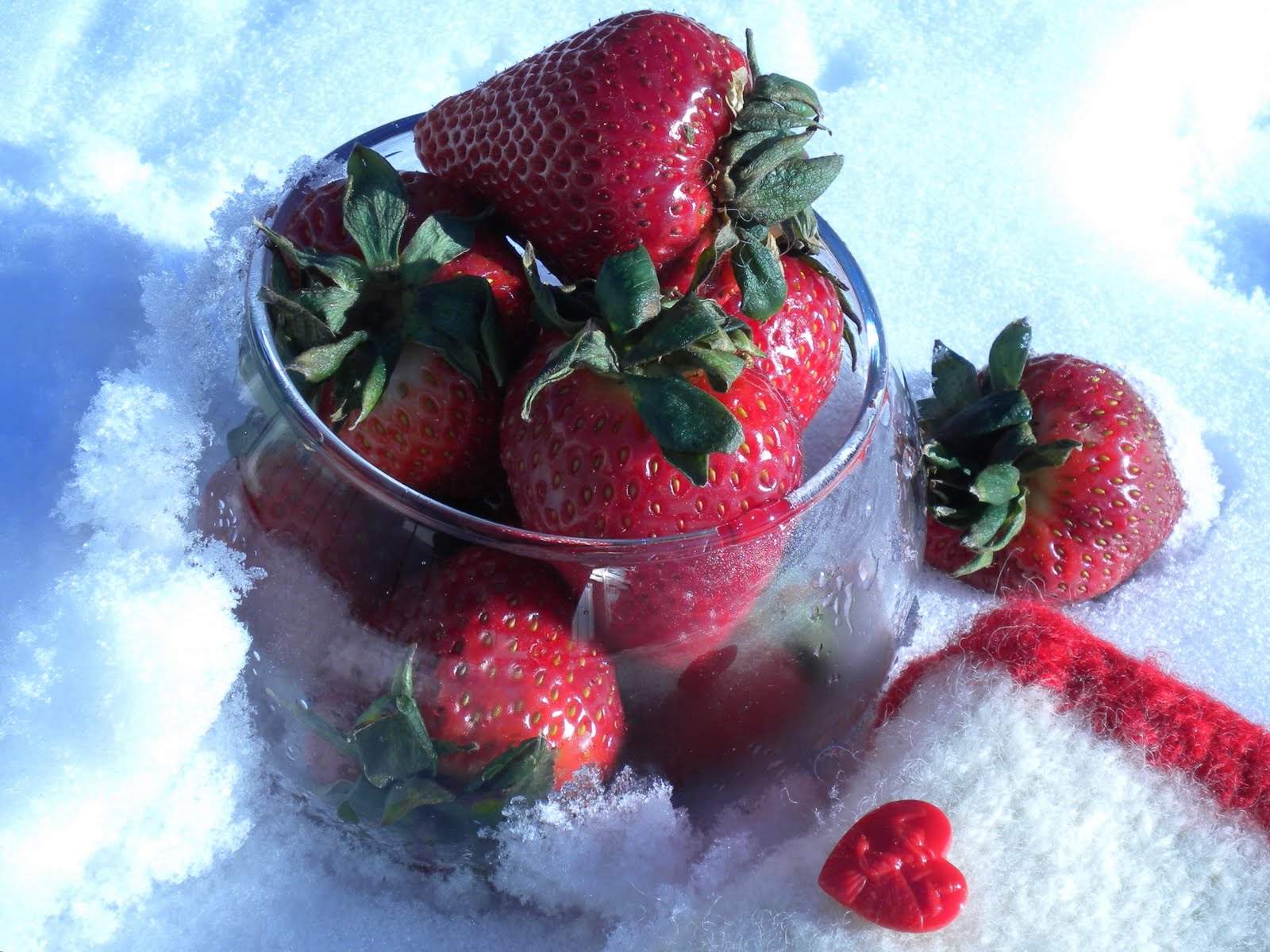 MetteSofie´s Jordbær og Snø Strawberries and Crystal White Snow