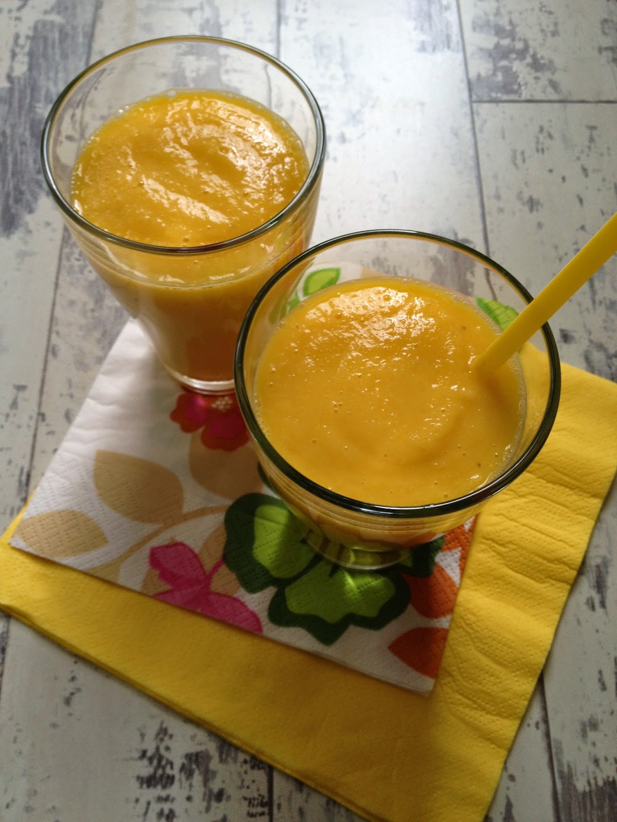 Co siedzi w garnku ? Koktajl z ananasa, mango i banana