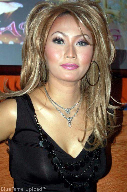 KHUSUS FOTO ARTIS: inul daratista