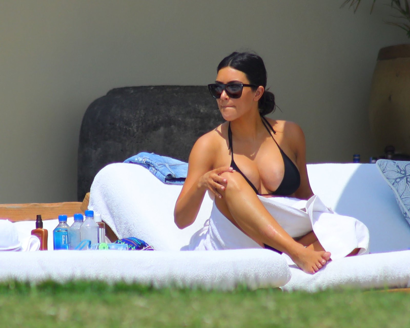 Kim Kardashian Bikini Twitter