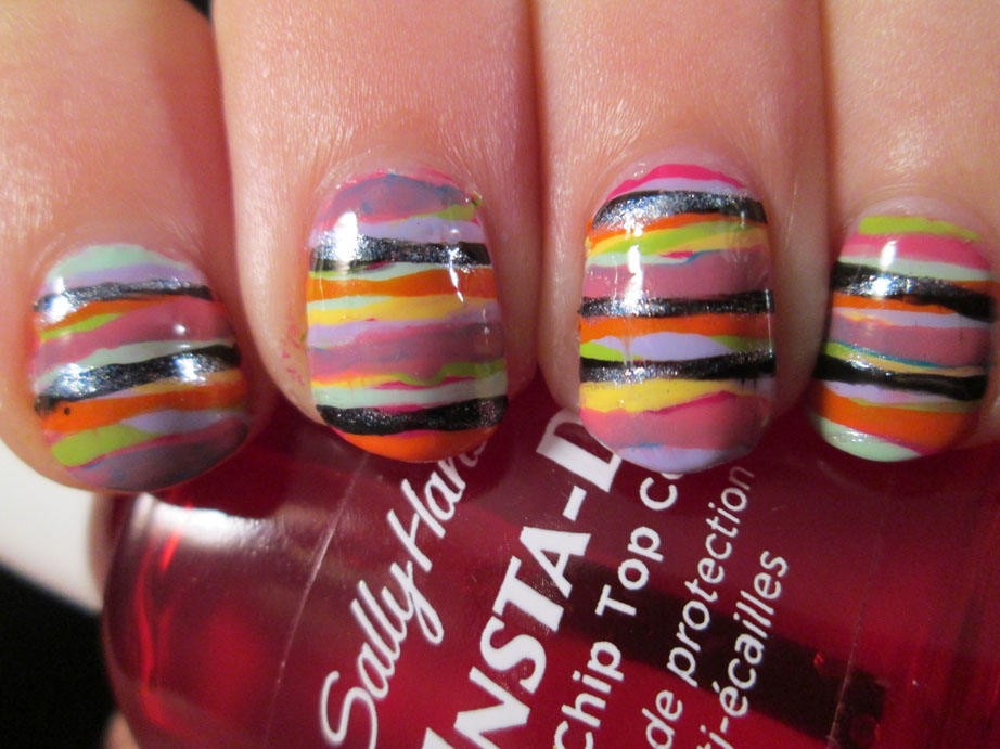 PiggieLuv Striped nail art without using a fan brush
