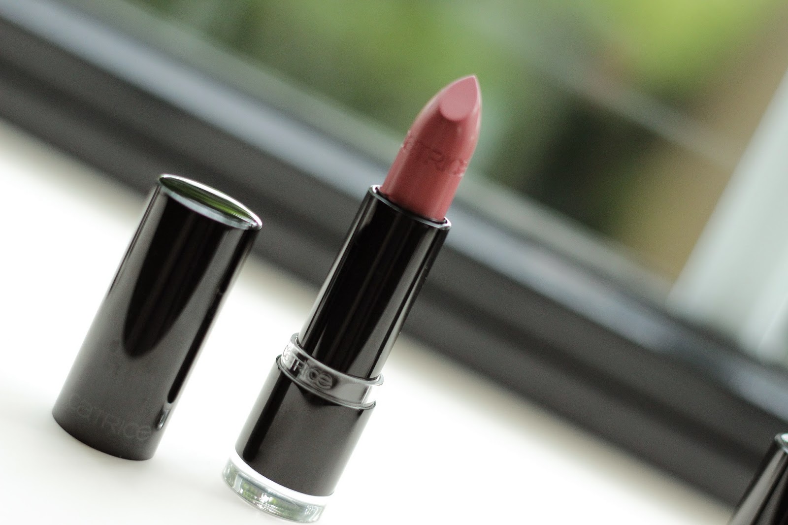 catrice ultimate colour lipstick In A Rosegarden swatches review