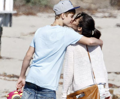 http://3.bp.blogspot.com/-QV5C9gBCzFE/Ty5R5eDq80I/AAAAAAAAA6c/WQvp2VTZBIg/s400/2012+Justin+Bieber+&amp;+Selena+Gomez+kissing+scene.jpg