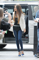 Selena Gomez looks great in jeans and black shirt
