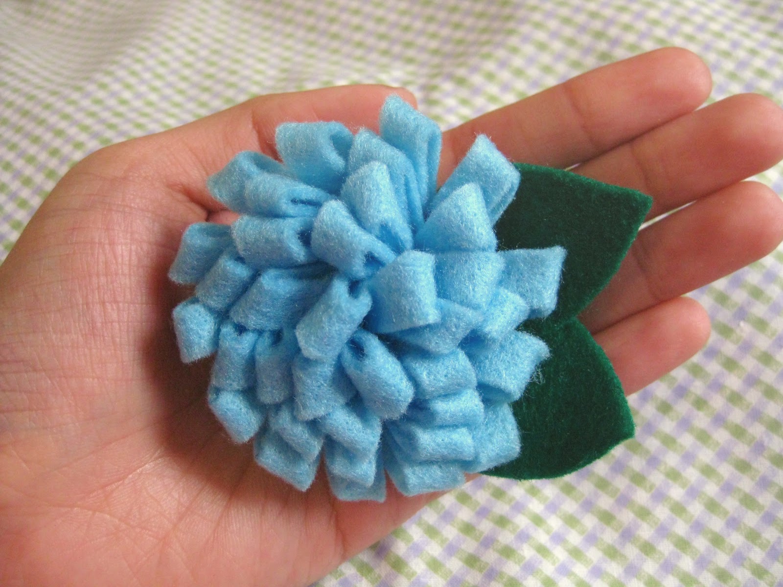 because she started knitting DIY Felt flower brooch (and also other