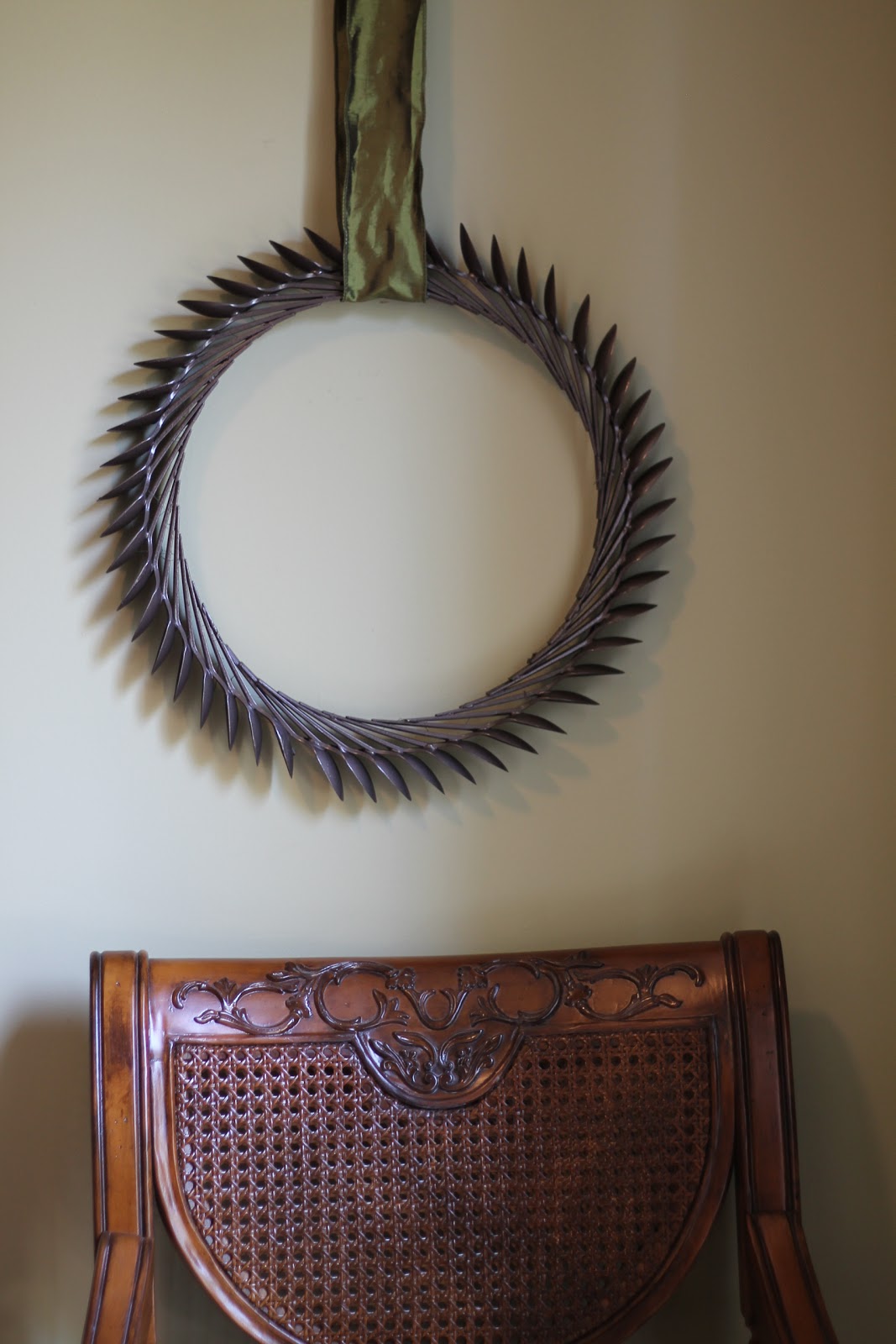 Plastic Spoon Laurel Wreath Miss Kopy Kat