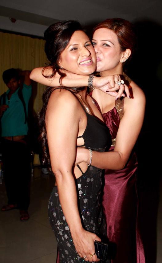 Moon Das Nandini Jumani hot lesbian girls kiss bollywood big boobs breast no bra - Moon Das birthday bash Pics
