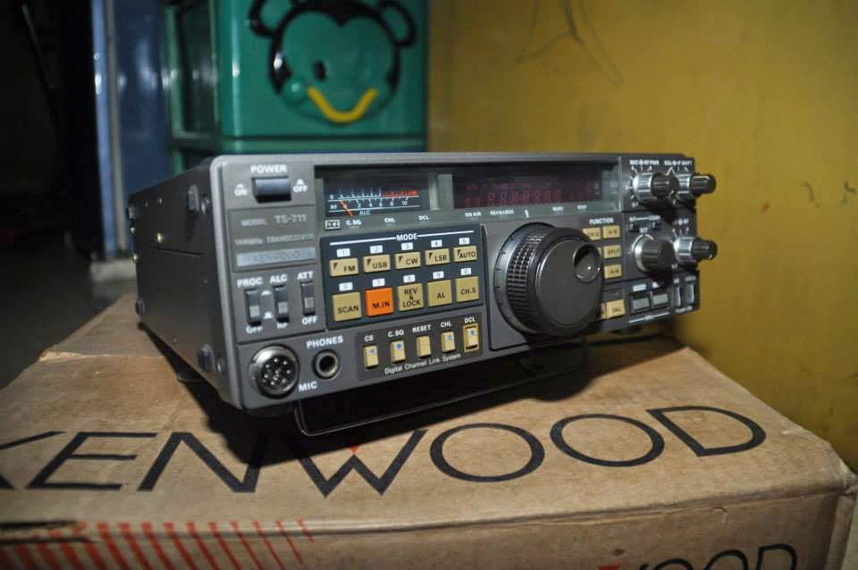 VINTAGE RADIO for sale kolektor item KENWOOD TS711 japan Ver. ( sold )