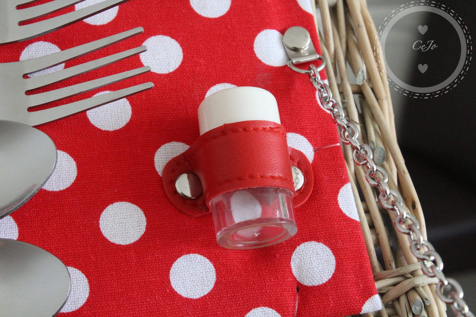 picnic basket with salt and pepper pots