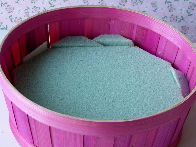 Colocar la esponja dentro del recipiente