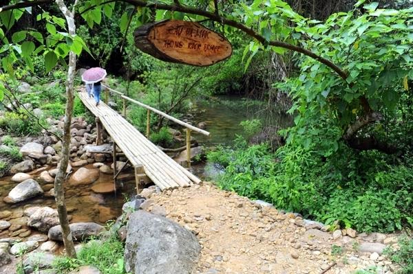 ảnh Suối nước moọc