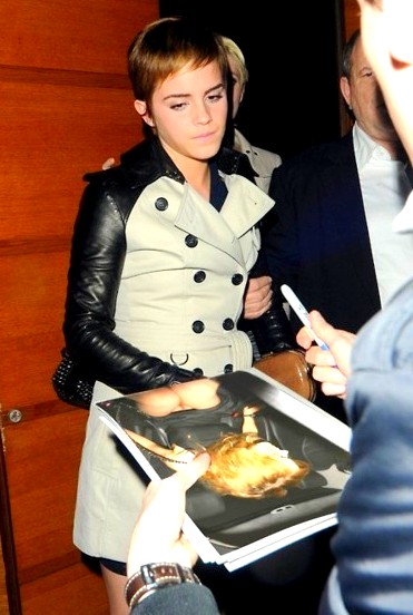 Emma Watson: Emma Watson Autograph Signing
