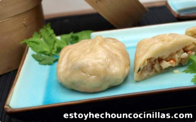 Receta de masa para dumplings y dumplings rellenos de gambas y surimistyle=