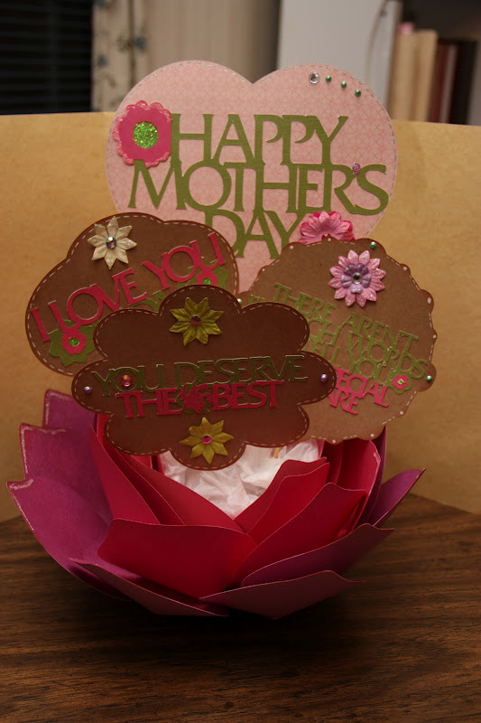 Cricut mother mom centerpiece Cooking With Cricut Challenge #85 - Mother's Day Gifts