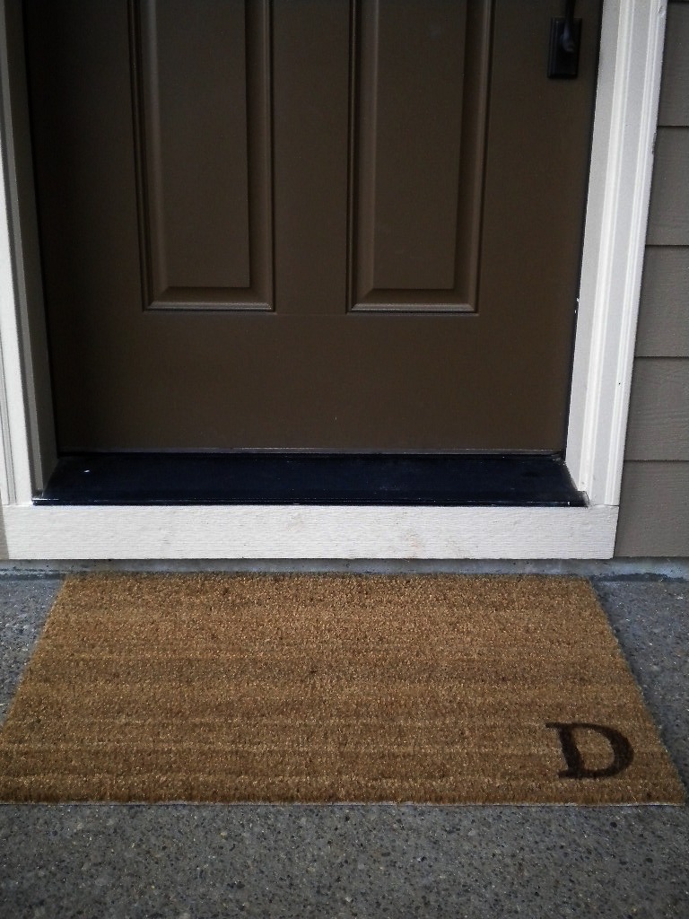 The Nested Home Monogramed Doormat {tutorial}