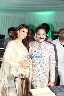Salman graces Baba Siddique & Zeeshan Siddique's Iftaar party