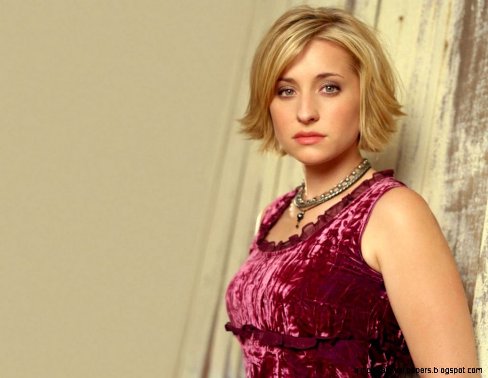 Allison Mack Red Dress Wallpapers Allison Mack Red Dress Wallpapers