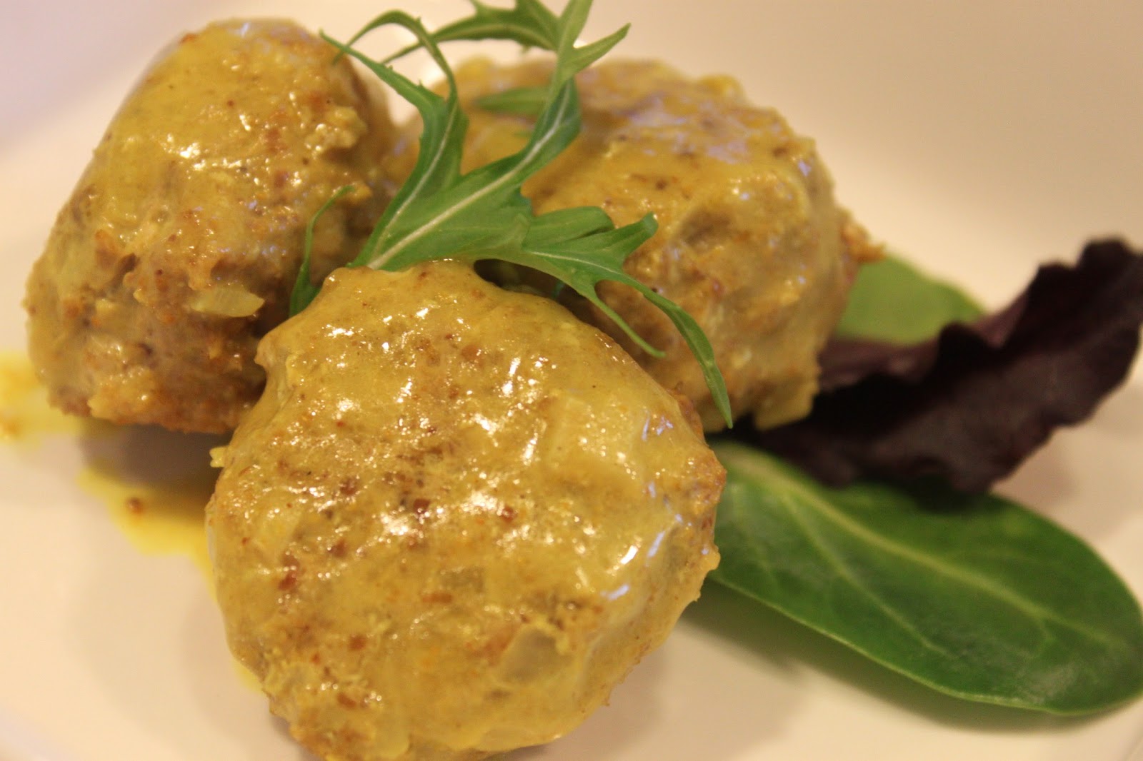 MamaEatsClean Paleo Curry Apple Ginger Turkey Meatballs with Coconut
