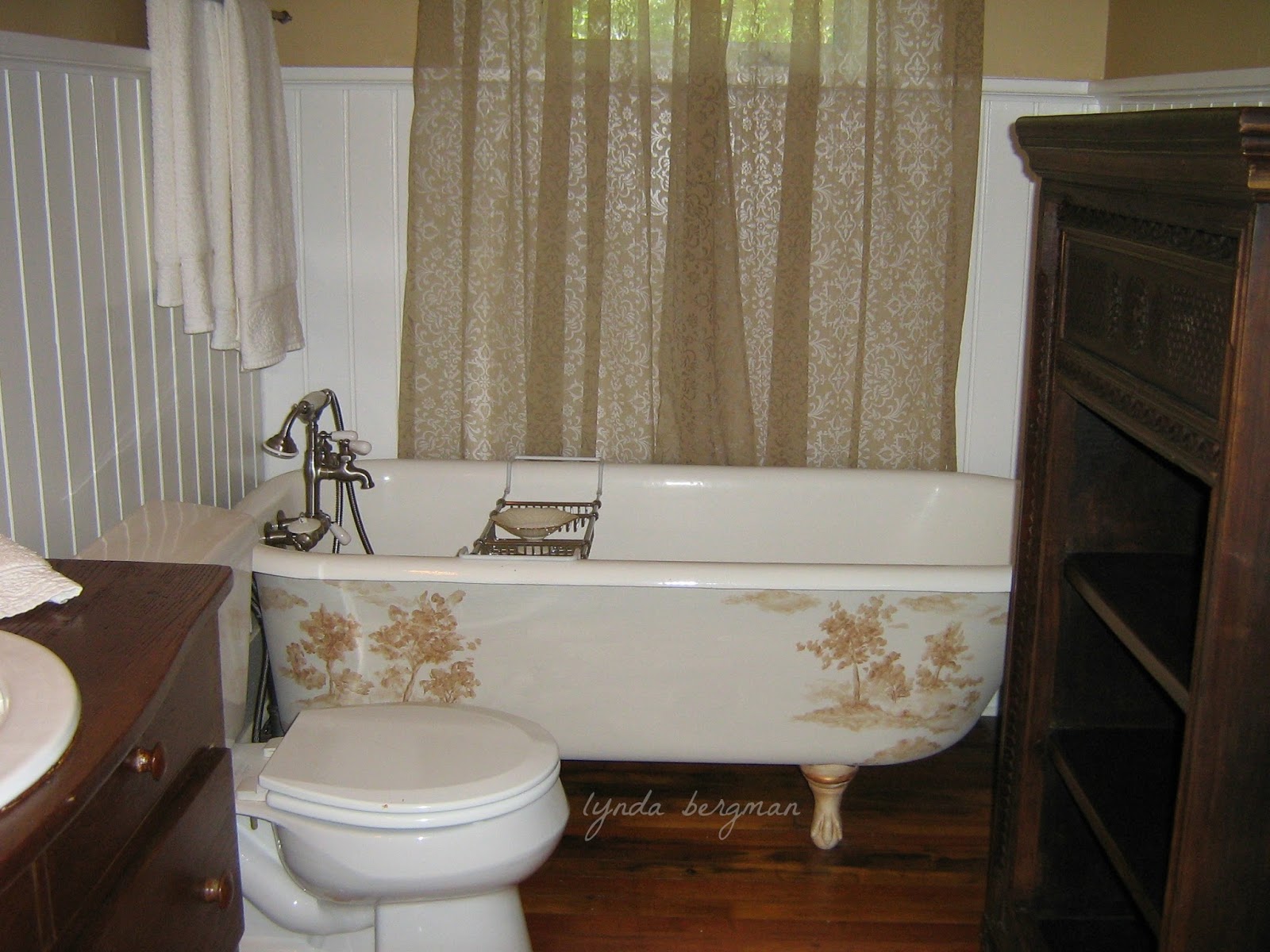 LYNDA BERGMAN DECORATIVE ARTISAN HAND PAINTED "TOILE RURAL SCENE" ON A