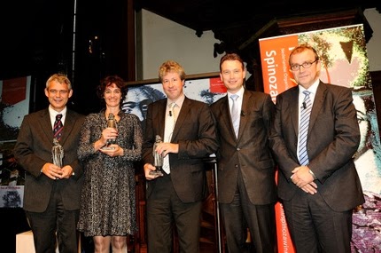 Spinozalaureaten Heino Falcke,Patti Valkenburg en Erik Verlinde en NWO-voorzitter Jos Engelen tijdens de bekendmaking van de NWO-Spinozapremies 2011 op maandag 6 juni. Credits: NWO/Arie Wapenaar