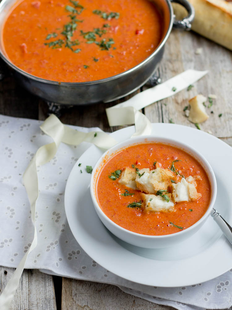 Roasted Tomato Basil Soup w/Mini Grilled Cheese Croutons