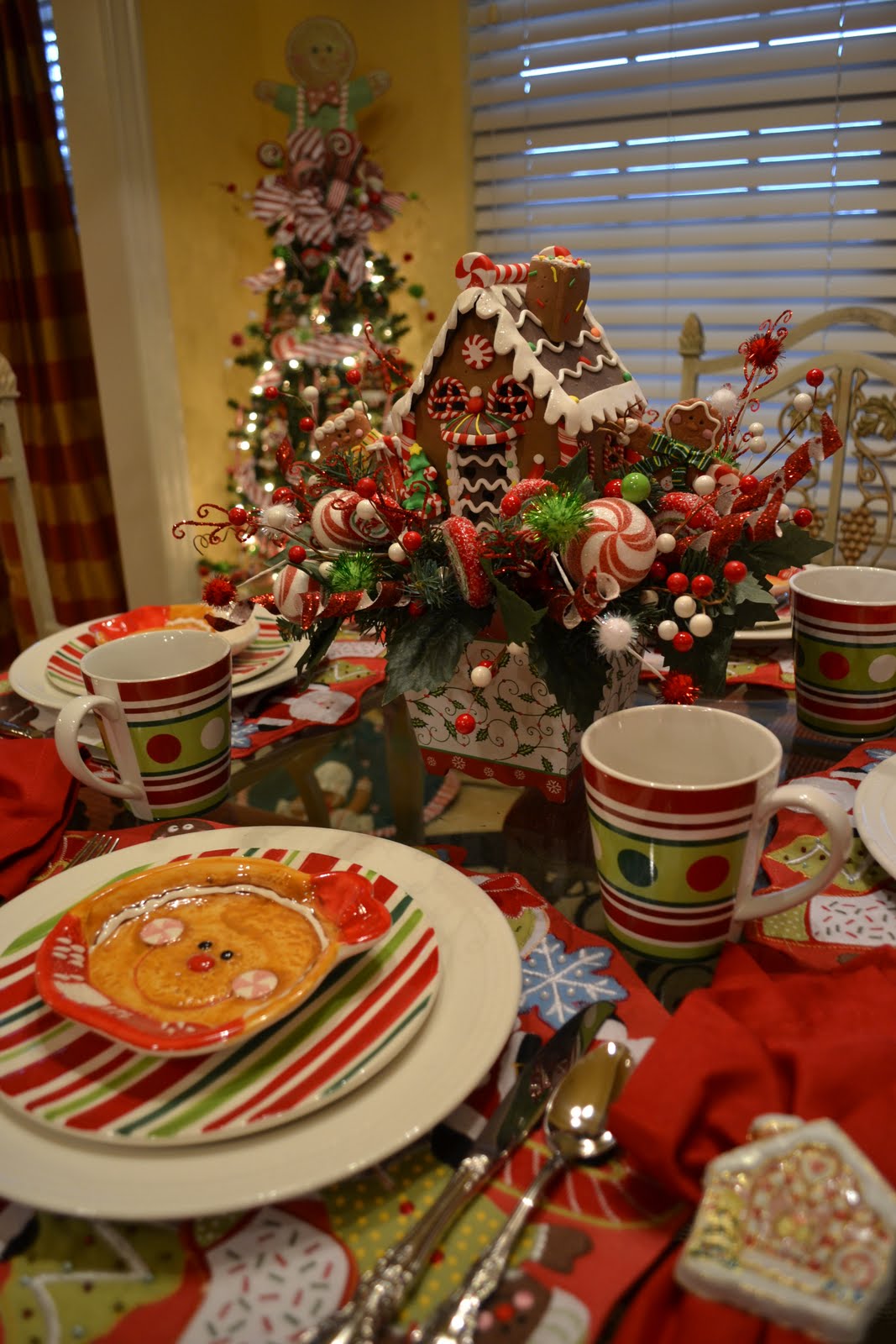 033.JPG 1,067×1,600 pixels Gingerbread christmas decor, Christmas