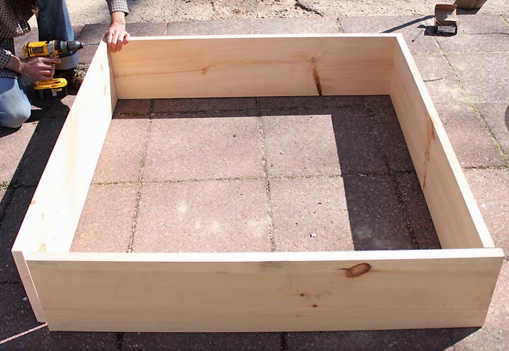 Gina Michele: DIY raised garden box