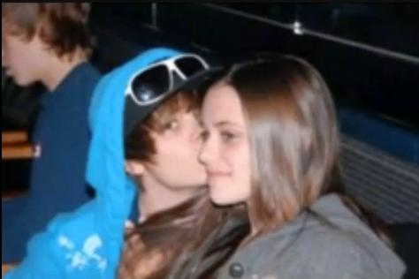 justin bieber jasmine kissing. 2011 Justin Bieber Photo: