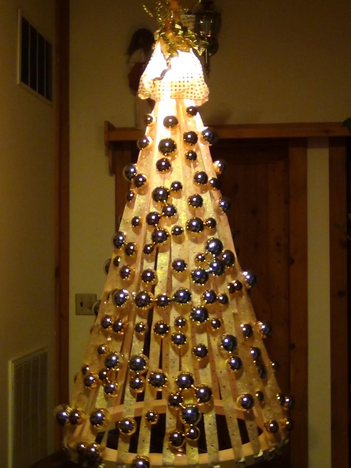 MY FLOOR LAMP CHRISTMAS TREE