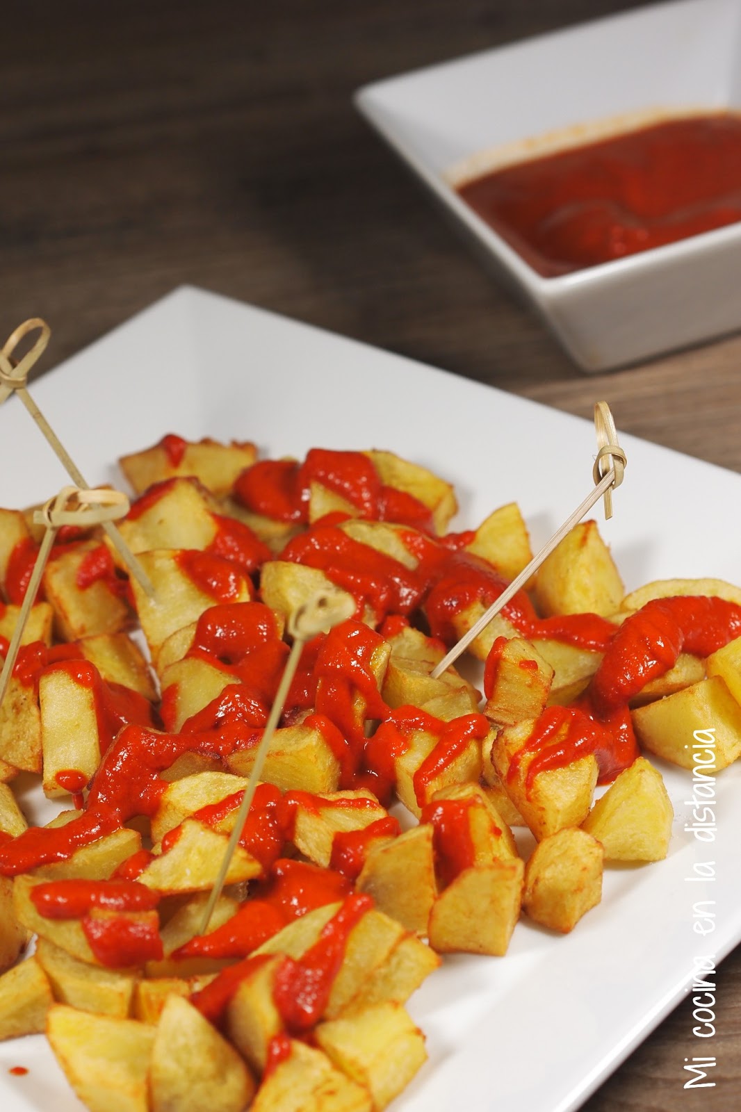 Mi cocina en la distancia Patatas confitadas con salsa brava