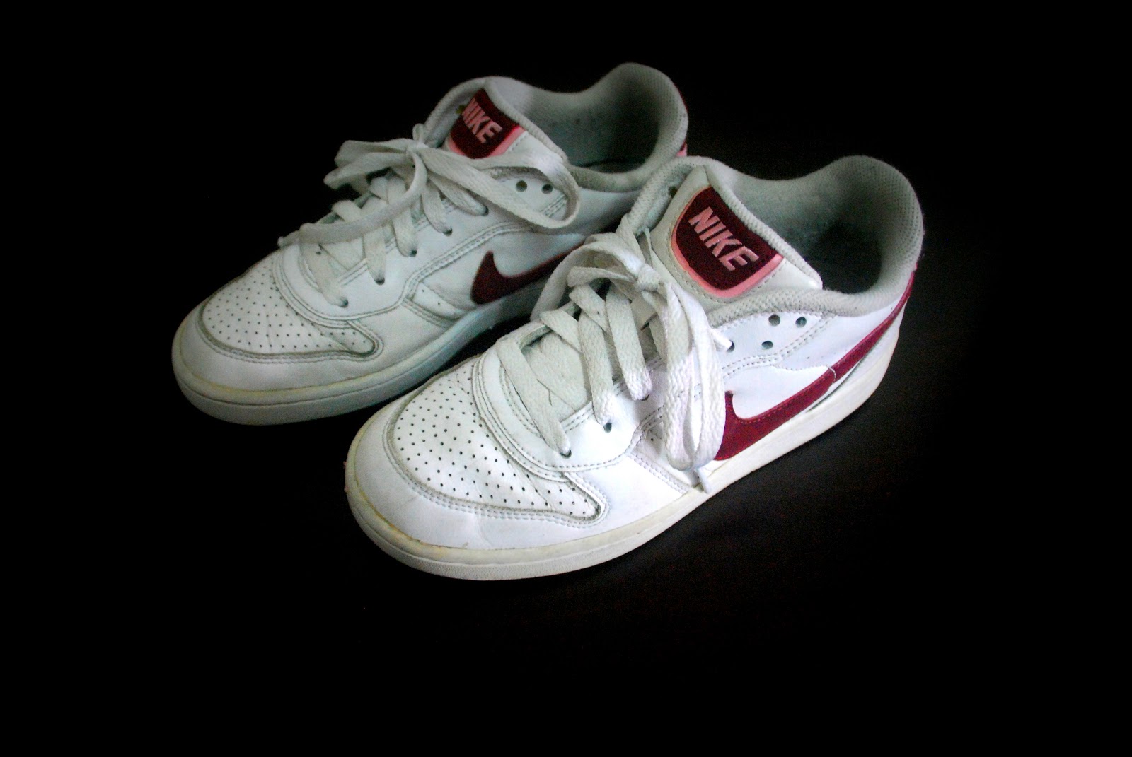 Second Hand Shoes Shop Photharam NIKE WMNS Composure White/Team Red