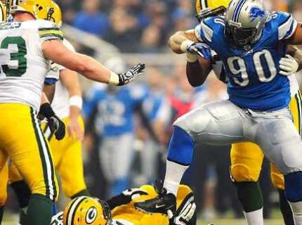 Ndamukong-Suh-ejected-after-stomp-430x320.jpg