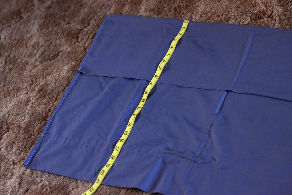 Liz Makes Liz makes curtains from pillowcases