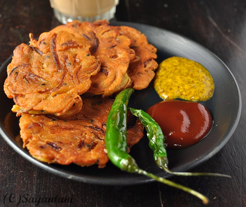 Peyaji (Pyaj ke pakode/ Onion Fritters) A Homemaker's Diary